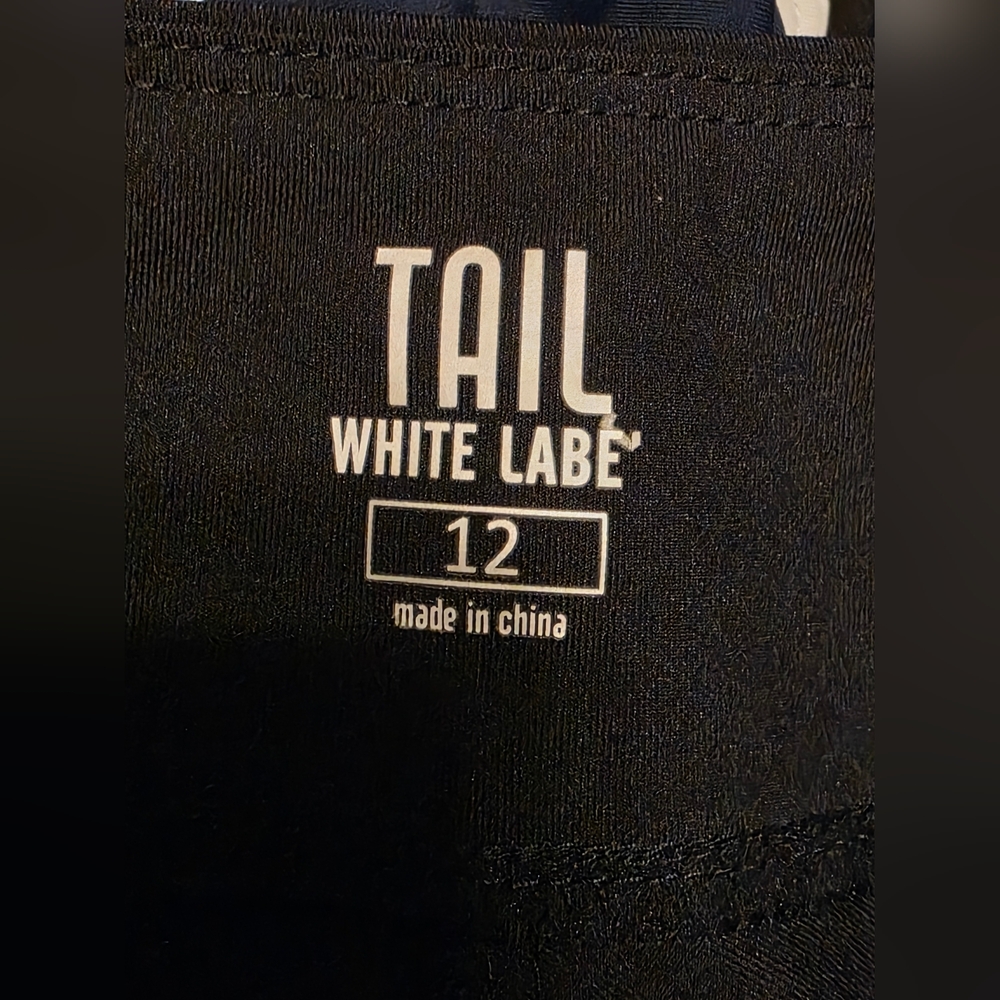 NWOT Tail White Label Casual Golf Womens Shorts Size 12 In Dark Navy - Picture 5 of 6